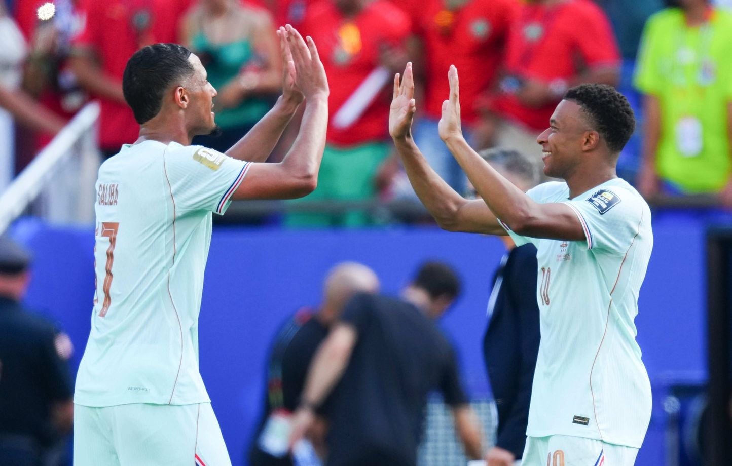 Mundial 2026 EN VIVO: Los Blues en D-2 de su semifinal… Sigue la jornada con nosotros… Mundial 2026 EN VIVO: Los Blues en D-2 de su semifinal… Sigue la jornada con nosotros…